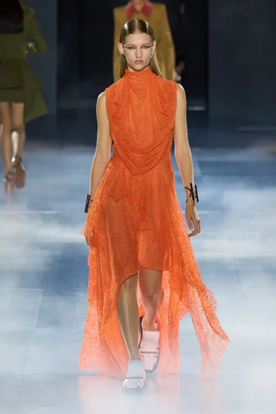 Look 27